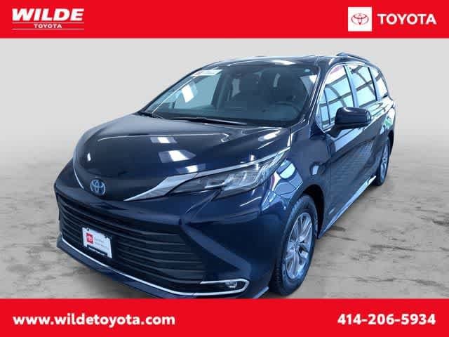 Thumbnail: 2021 Toyota Sienna - 1