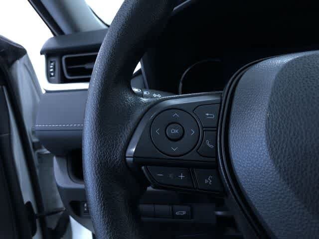 2025 Toyota RAV4 XLE - Photo 24