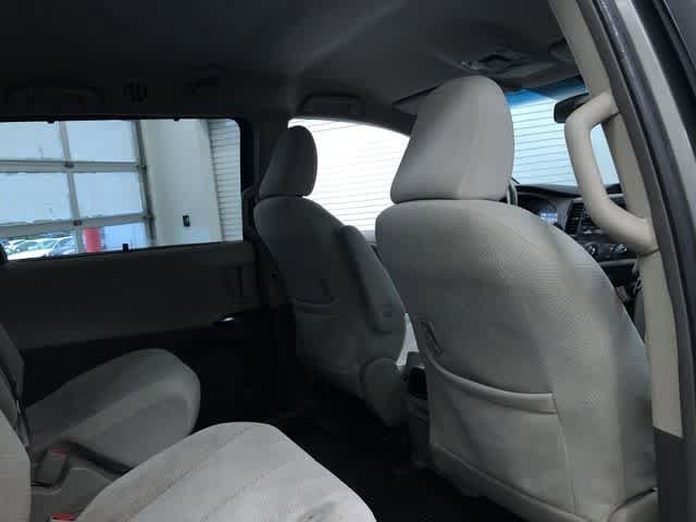 Thumbnail: 2012 Toyota Sienna - 22