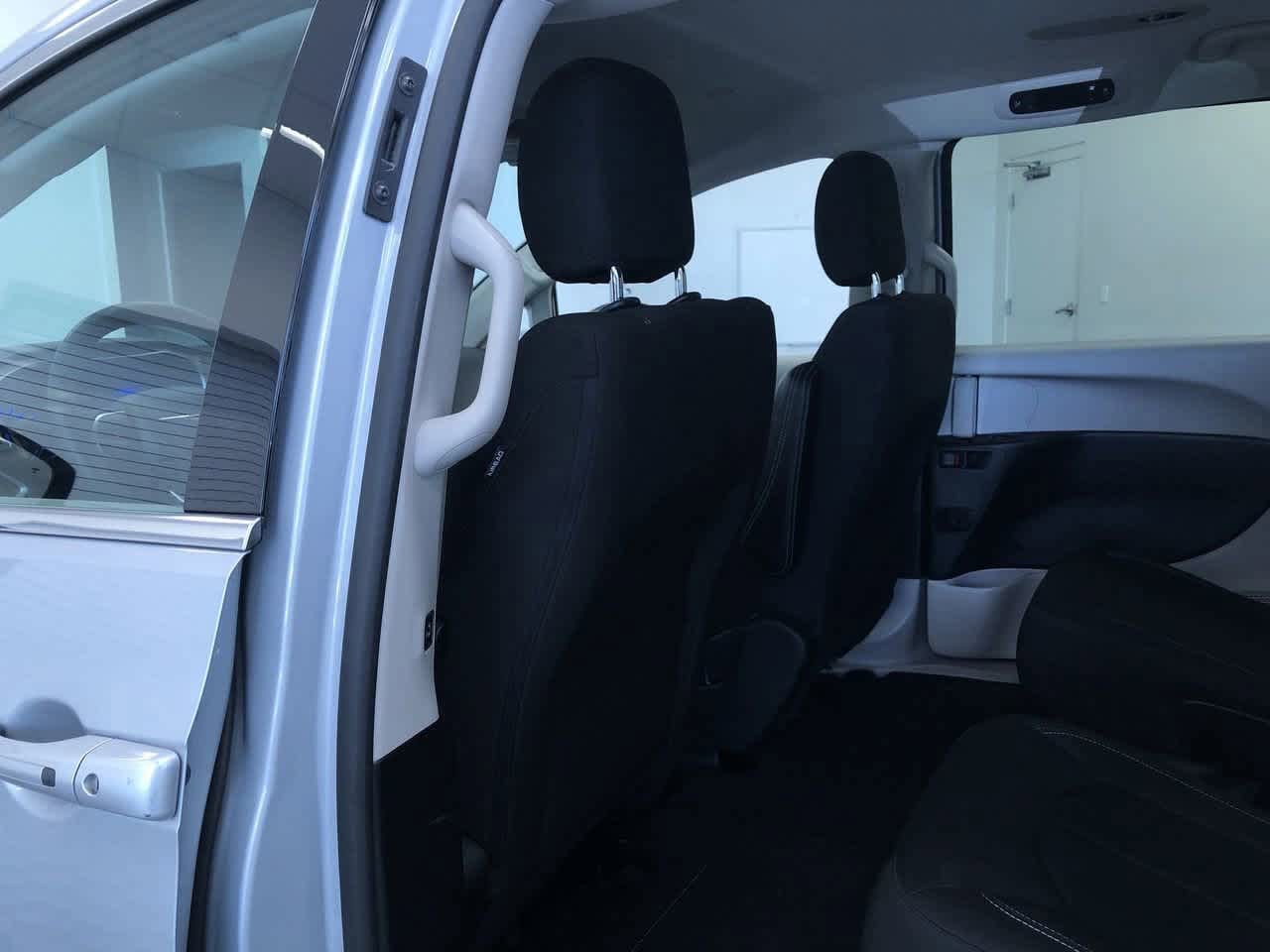 2023 Chrysler Voyager LX 18
