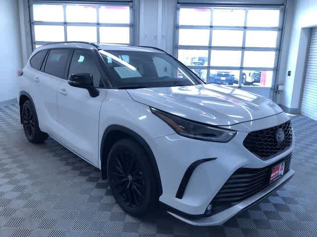 Thumbnail: 2023 Toyota Highlander - 39
