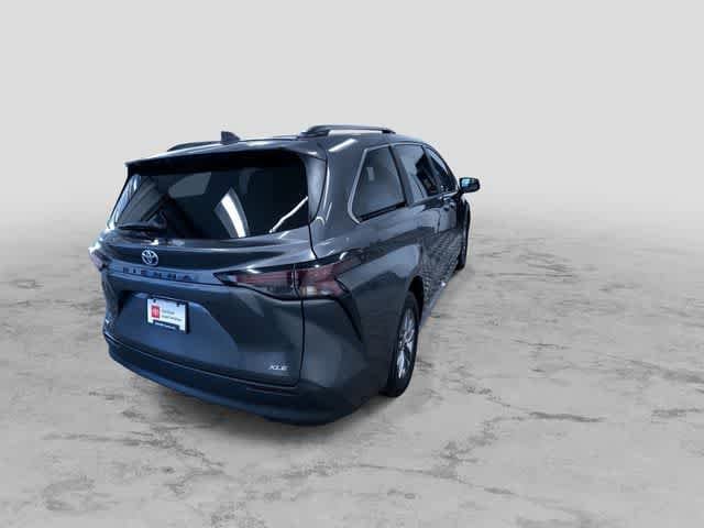 Thumbnail: 2025 Toyota Sienna - 9