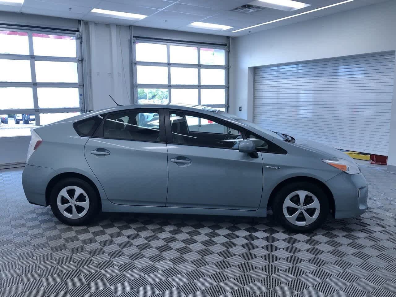 Thumbnail: 2013 Toyota Prius - 33