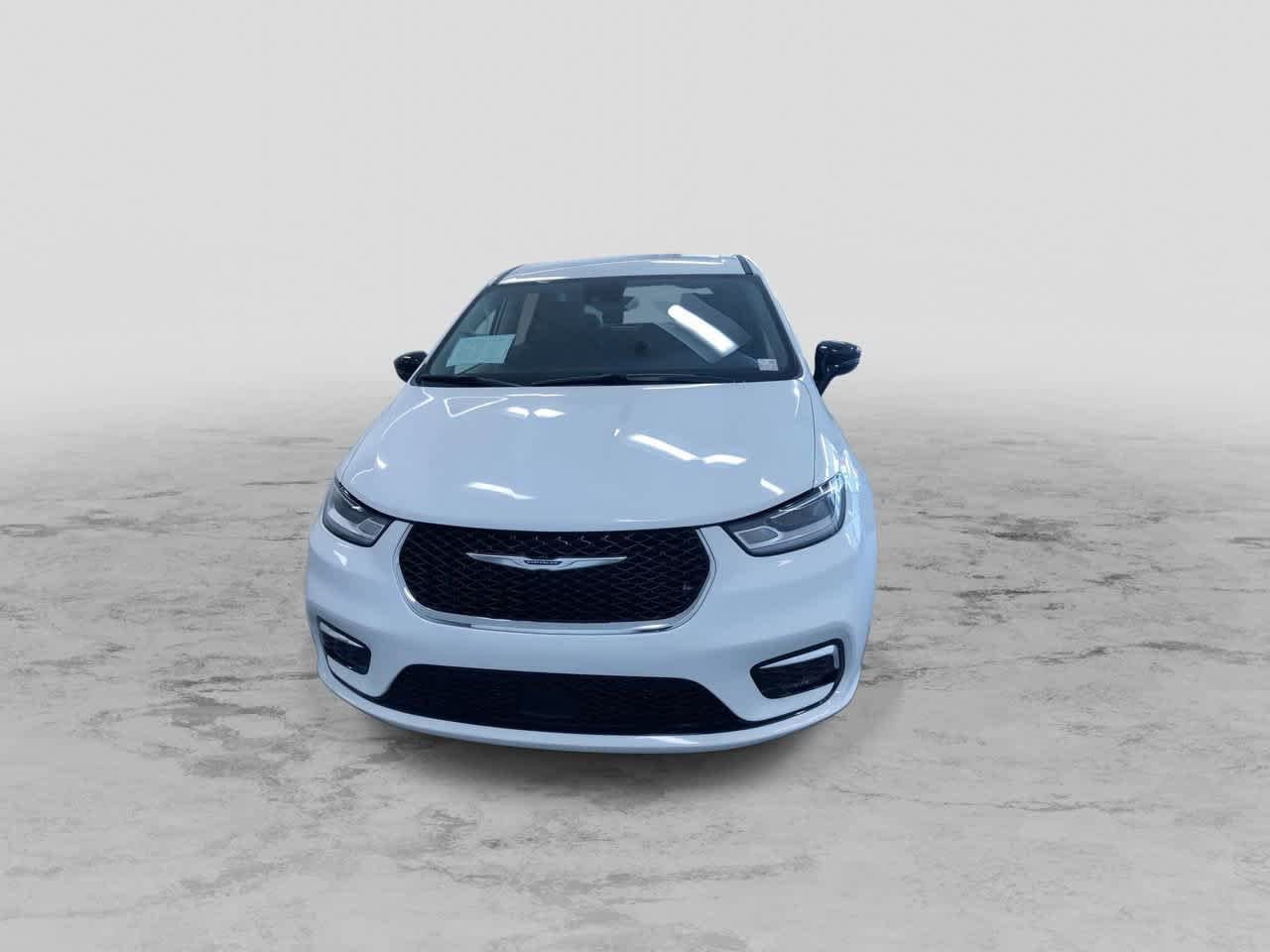 2024 Chrysler Pacifica Touring L 4