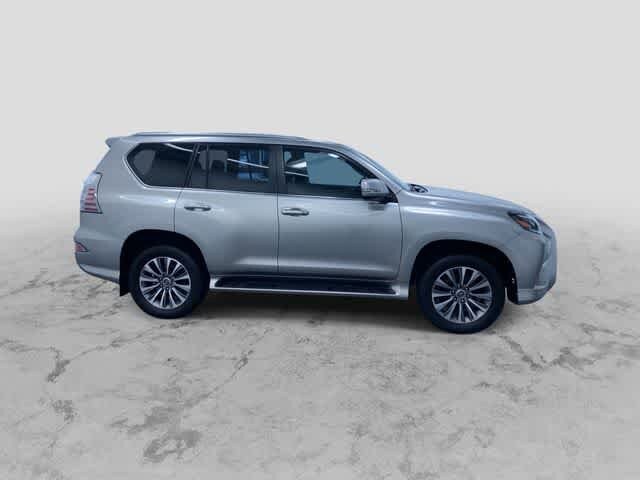 2020 Lexus GX Luxury photo 2