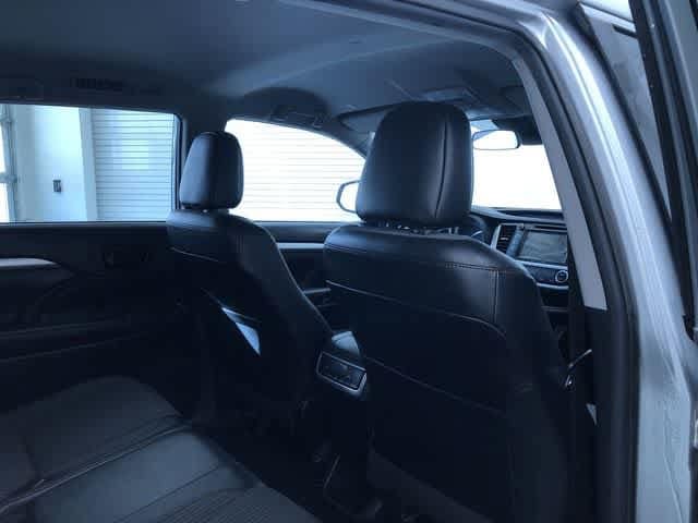 Thumbnail: 2019 Toyota Highlander - 24