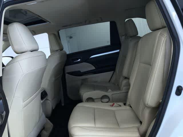Thumbnail: 2017 Toyota Highlander - 22