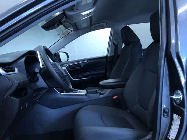 2025 Toyota RAV4 LE - Photo 18