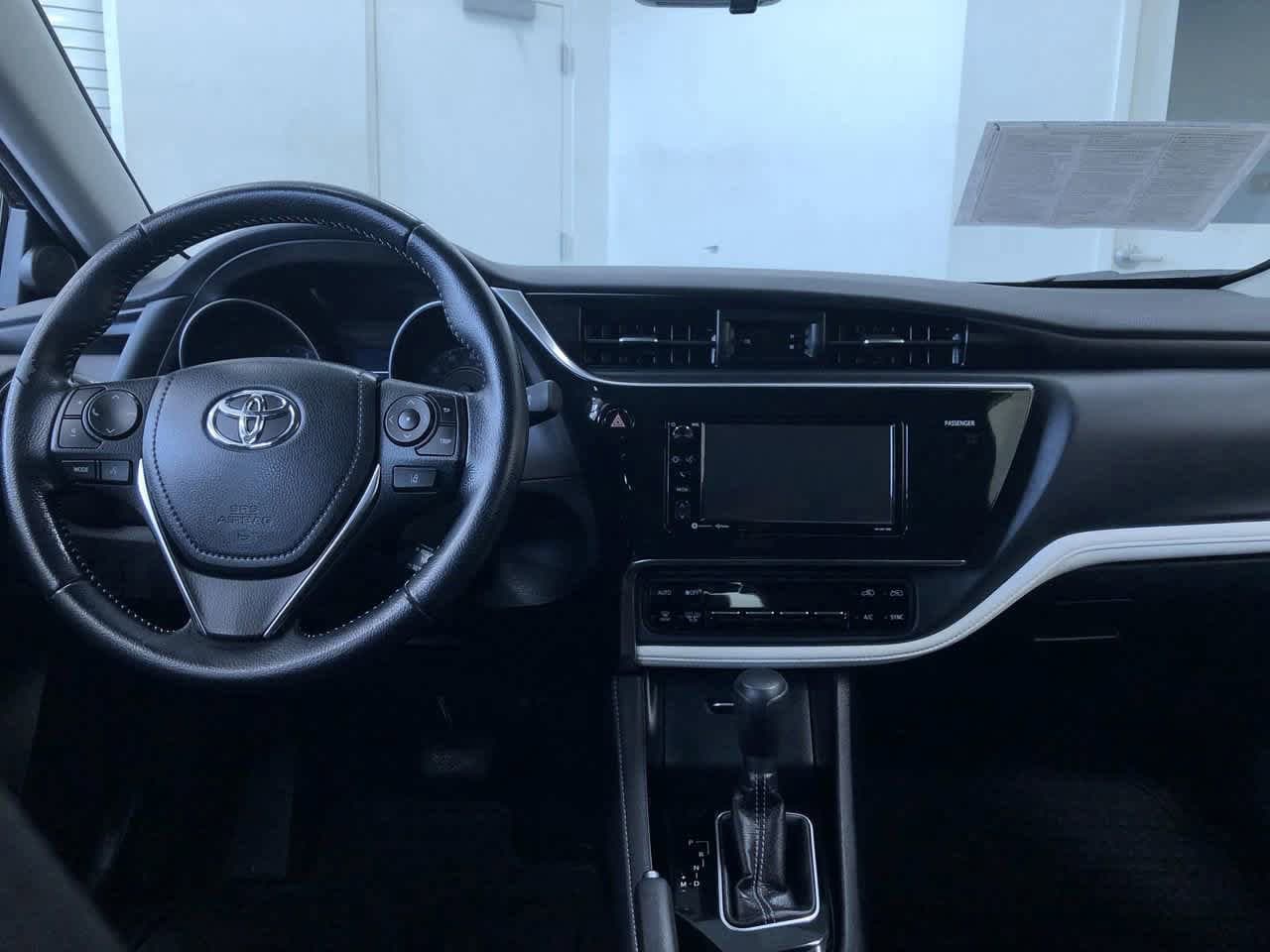 Thumbnail: 2017 Toyota Corolla iM - 16