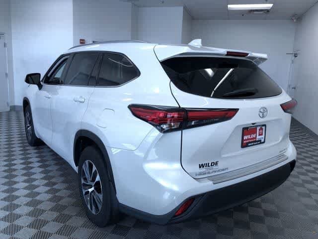 2021 Toyota Highlander XLE photo 4