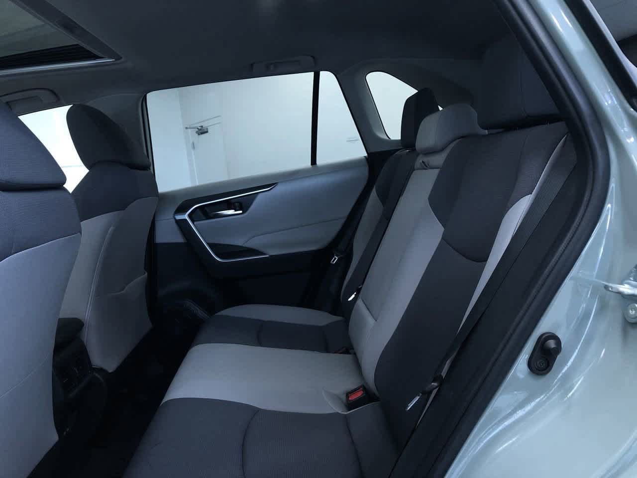 Thumbnail: 2022 Toyota RAV4 - 32