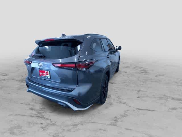 Thumbnail: 2025 Toyota Highlander - 12