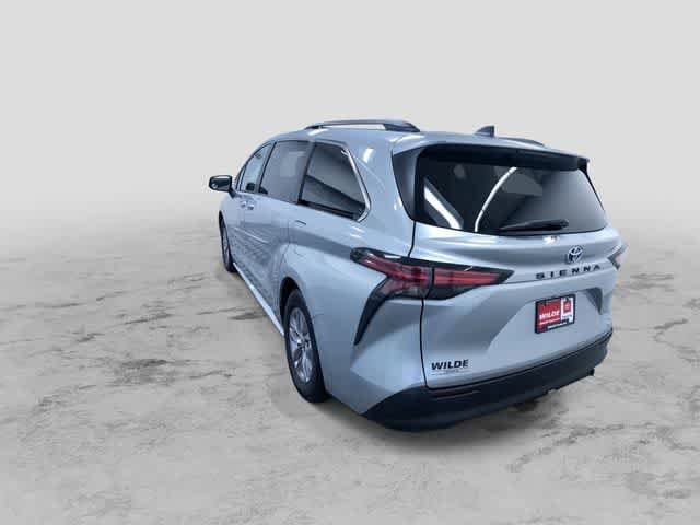 Thumbnail: 2021 Toyota Sienna - 7