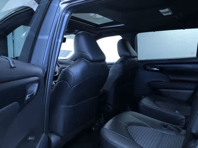 Thumbnail: 2025 Toyota Highlander - 11