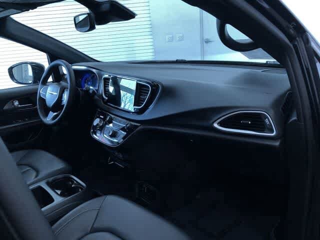 Thumbnail: 2025 Chrysler Pacifica - 24