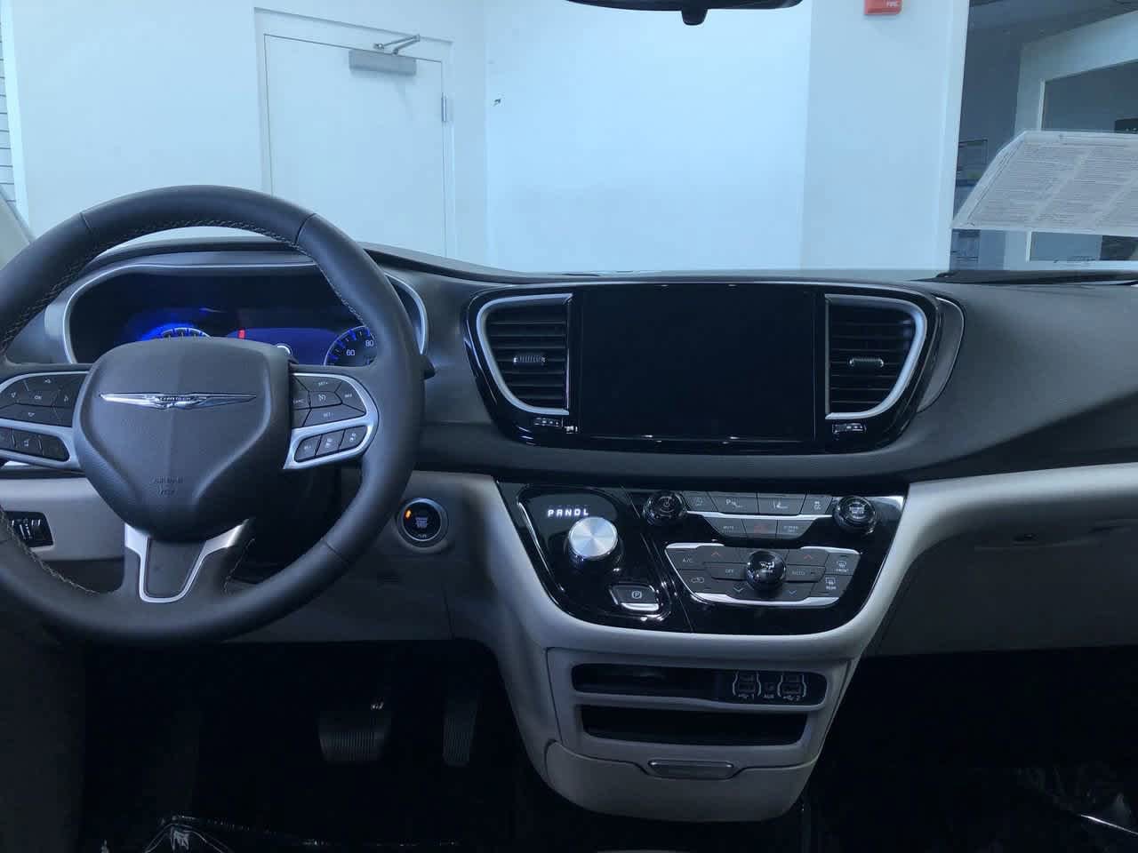 Thumbnail: 2024 Chrysler Pacifica - 16