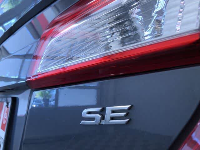 Thumbnail: 2012 Toyota Camry - 16