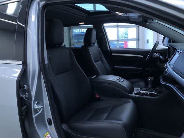 Thumbnail: 2018 Toyota Highlander - 22