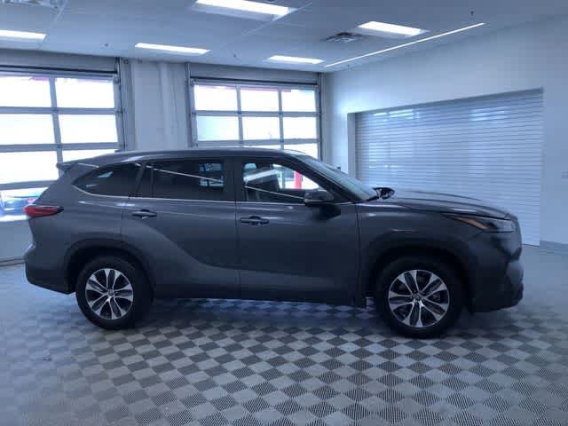 Thumbnail: 2023 Toyota Highlander - 36