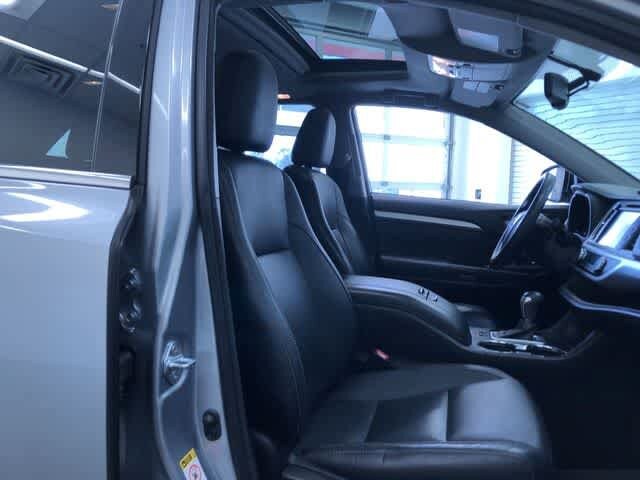 Thumbnail: 2015 Toyota Highlander - 23