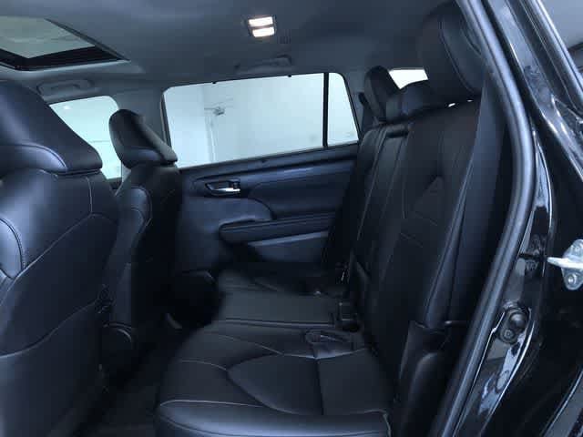 Thumbnail: 2022 Toyota Highlander - 12