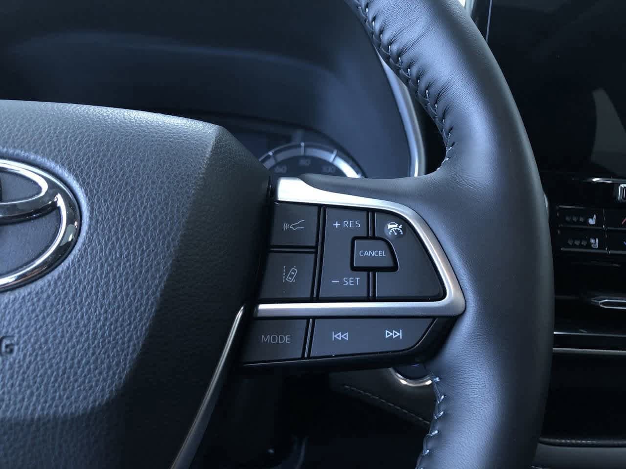 Thumbnail: 2022 Toyota Highlander - 26