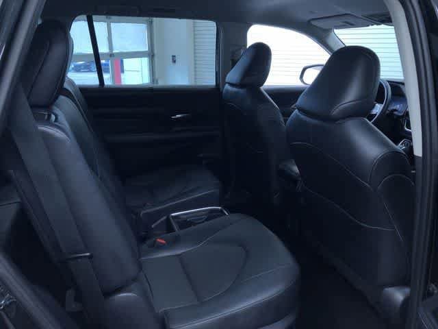 Thumbnail: 2025 Toyota Grand Highlander - 21