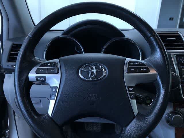 Thumbnail: 2013 Toyota Highlander - 25