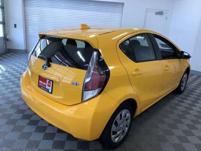 Thumbnail: 2015 Toyota Prius c - 35