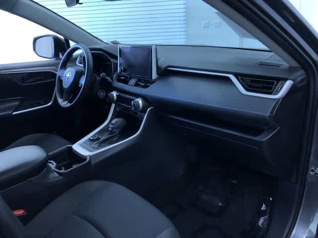 2025 Toyota RAV4 LE - Photo 23