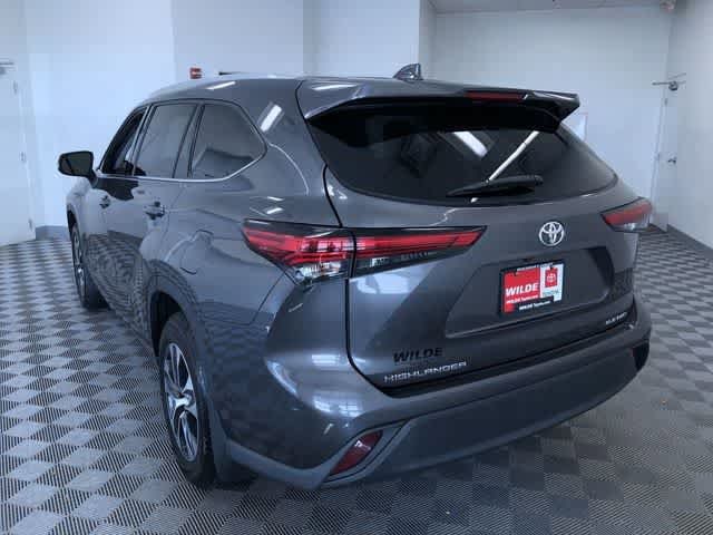 Thumbnail: 2022 Toyota Highlander - 12