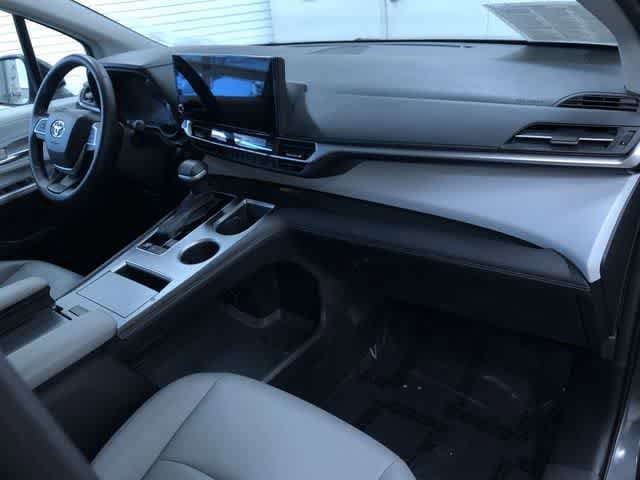 Thumbnail: 2025 Toyota Sienna - 24