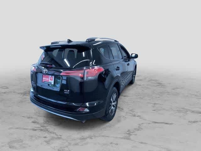 Thumbnail: 2018 Toyota RAV4 - 10