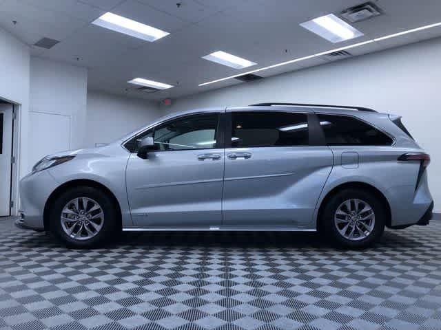 Thumbnail: 2021 Toyota Sienna - 11