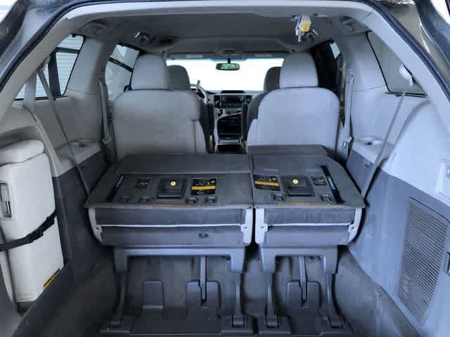 Thumbnail: 2012 Toyota Sienna - 32