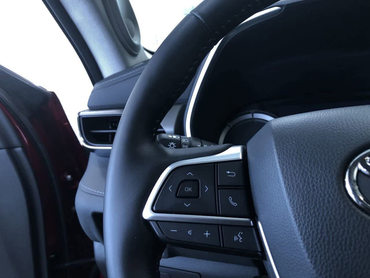 Thumbnail: 2022 Toyota Highlander - 25