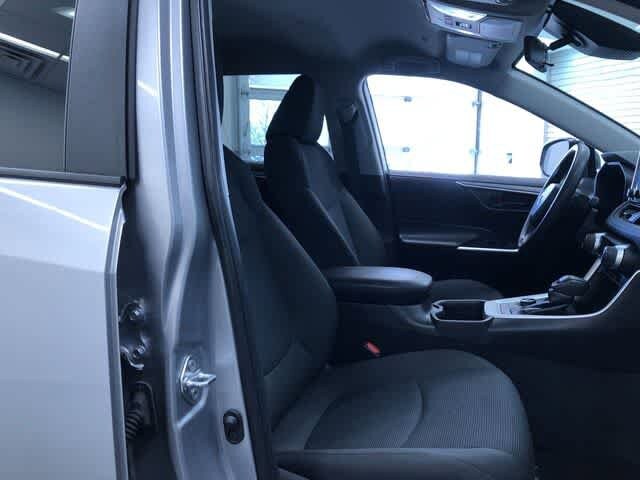 2025 Toyota RAV4 LE - Photo 22