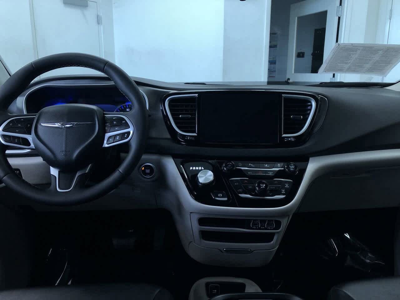 2024 Chrysler Pacifica Touring L 16