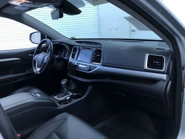 Thumbnail: 2018 Toyota Highlander - 23