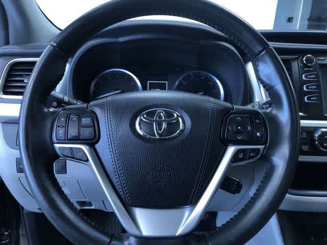 Thumbnail: 2019 Toyota Highlander - 24