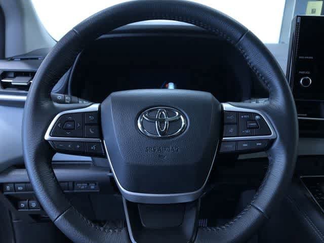 Thumbnail: 2025 Toyota Sienna - 25