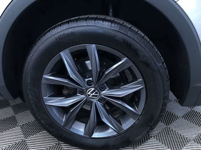 Thumbnail: 2022 Volkswagen Tiguan - 17