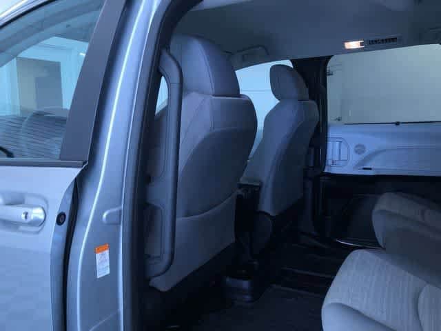 Thumbnail: 2025 Toyota Sienna - 20
