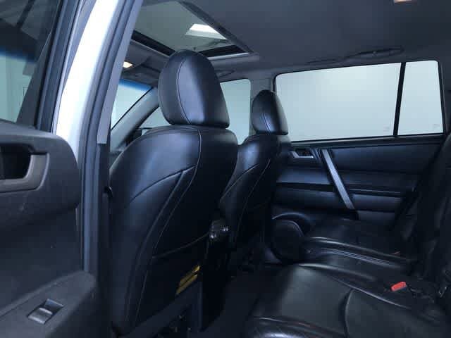 Thumbnail: 2013 Toyota Highlander - 21