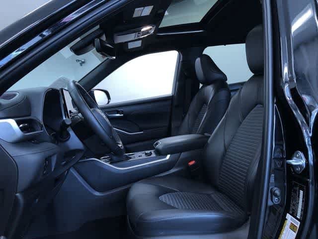 Thumbnail: 2025 Toyota Highlander - 18