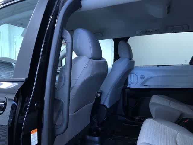 Thumbnail: 2026 Toyota Sienna - 18