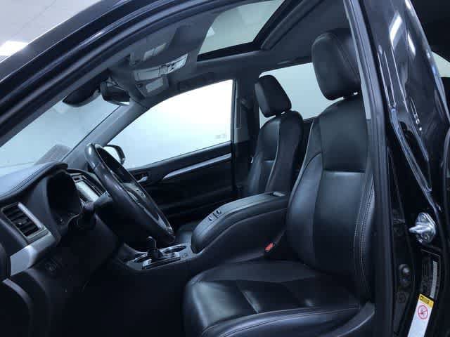 Thumbnail: 2019 Toyota Highlander - 18