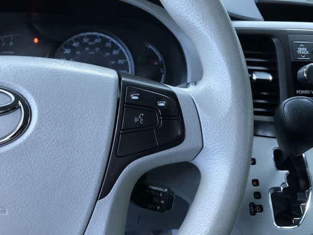 Thumbnail: 2011 Toyota Sienna - 28