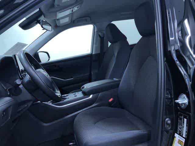 Thumbnail: 2023 Toyota Highlander - 17