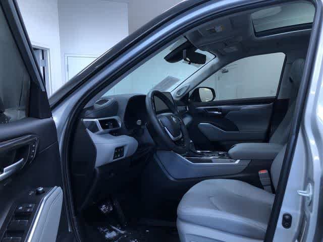 Thumbnail: 2024 Toyota Highlander - 10